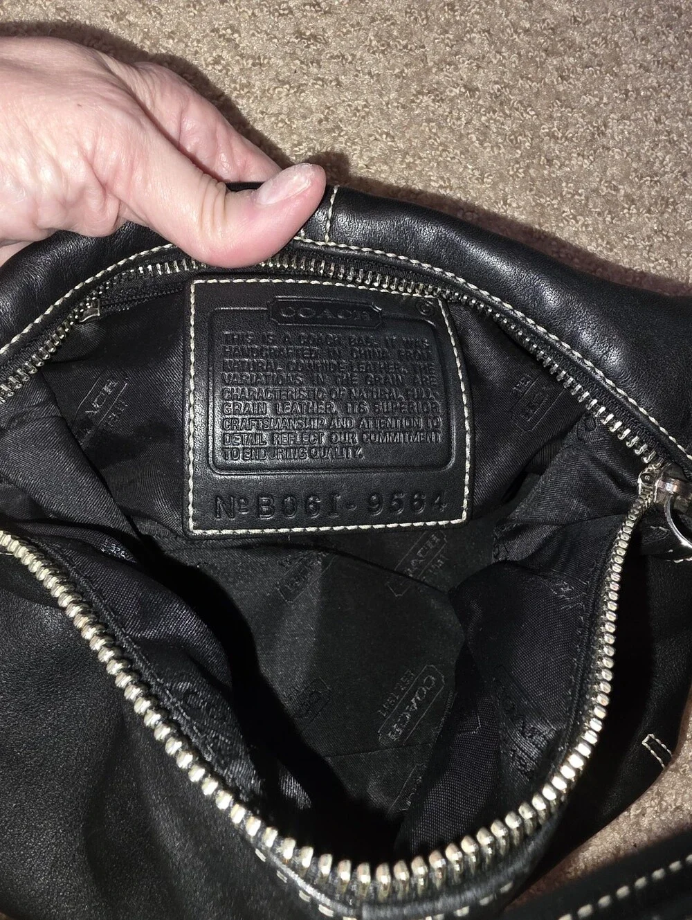 COACH Y2K Black Leather Shoulder Bag with Contrast Stitching #B061-9564